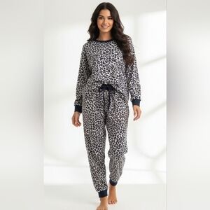 Secret Treasures Two-piece pajamas size medium cheetah print navy blue and white